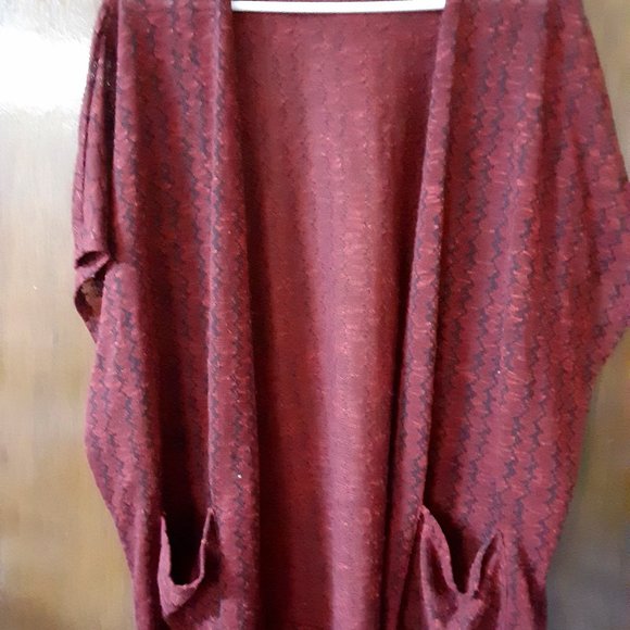 PRETTY JACKET, WRAP,  OR CAPE. - Picture 2 of 4